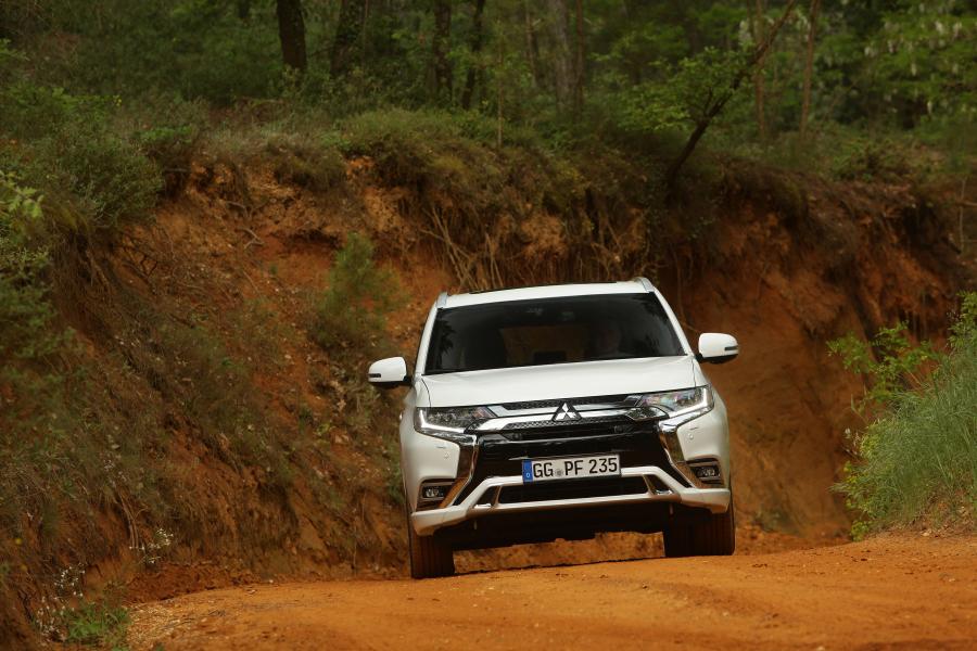  Mitsubishi Outlander PHEV 2018 года  (WW) (фото 27 из 43)